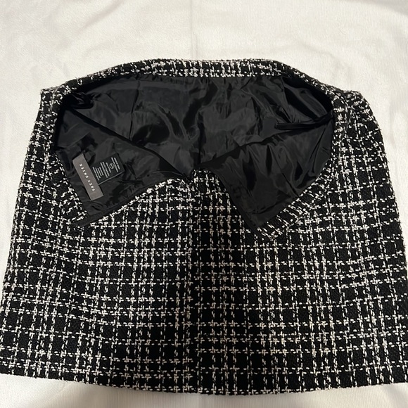 Black shiny mini skirts - Picture 2 of 3